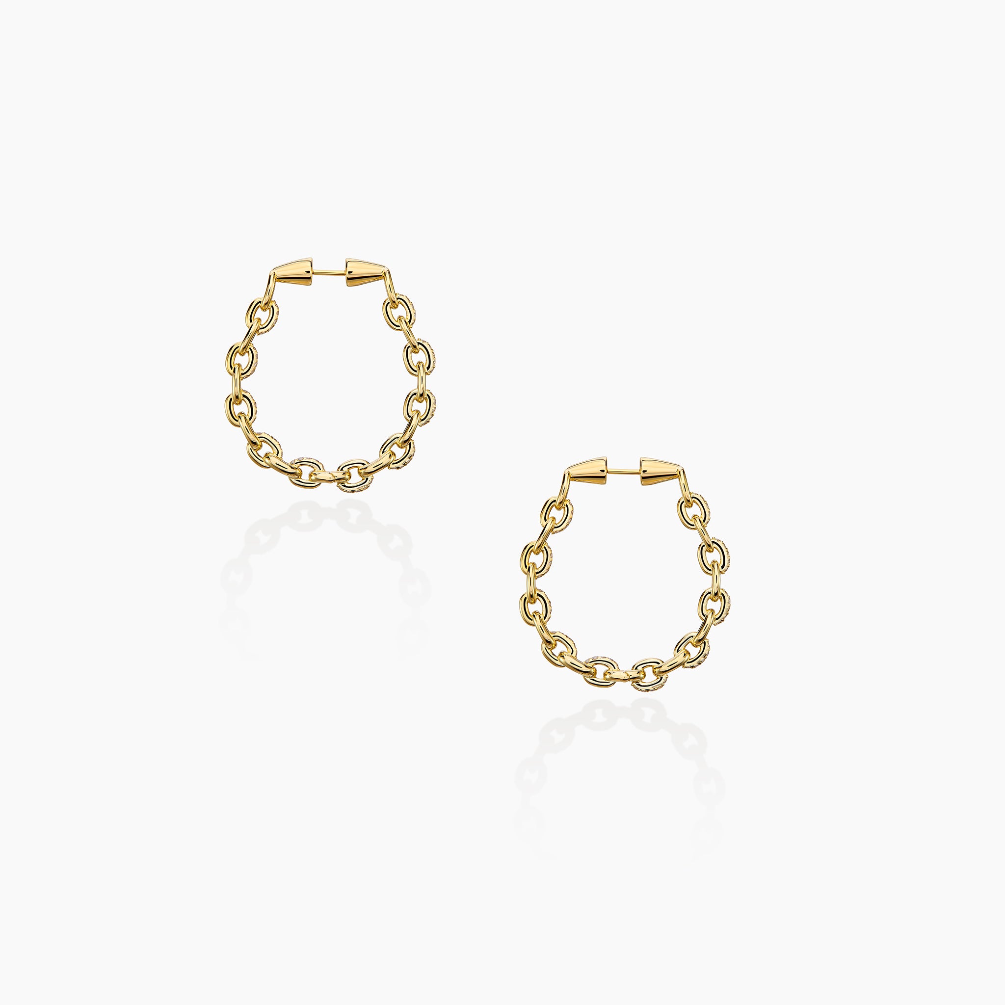 Horsebit Diamond link Hoop Earrings SM in yellow gold displayed on an off white background.
